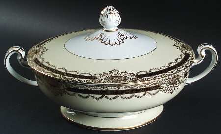 Augustan Round Covered Vegetable