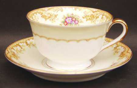 Aurora Footed Cup & Saucer Set