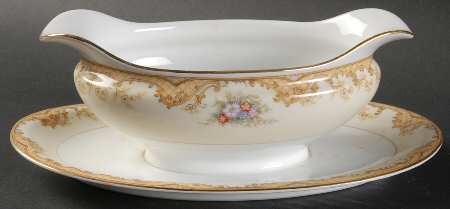 Aurora Gravy Boat with Attached Underplate