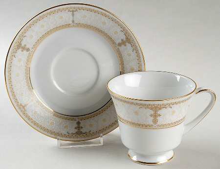 Aurelia Footed Cup & Saucer Set