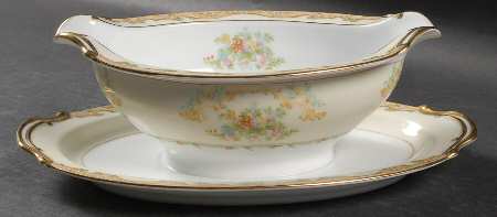 Avena Gravy Boat with Attached Underplate