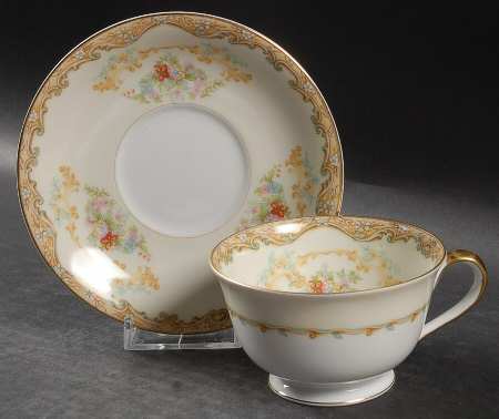 Avena Footed Cup & Saucer Set