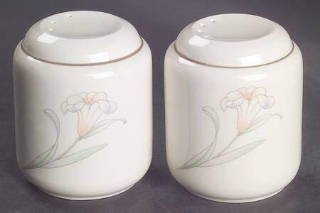 Aventura Salt & Pepper Set