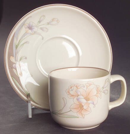 Aventura Flat Cup & Saucer Set