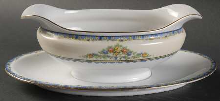 Avril Gravy Boat with Attached Underplate