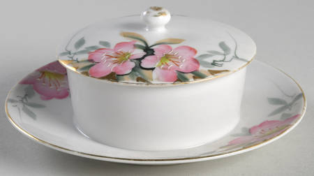 Azalea Round Covered Butter with Attached Underplate