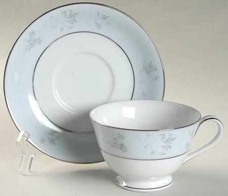 Balboa Footed Cup & Saucer Set
