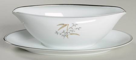 Bamburg Gravy Boat with Attached Underplate