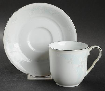 Bambury Flat Cup & Saucer Set