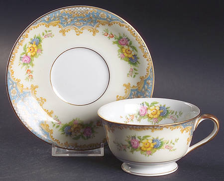 Bantry Footed Cup & Saucer Set