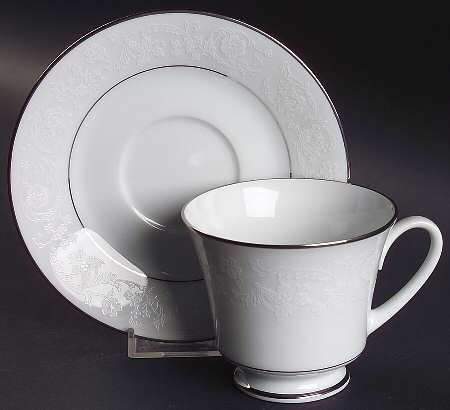 Baroness Footed Cup & Saucer Set