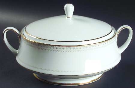 Barrington Round Covered Vegetable