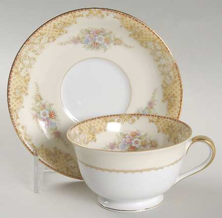 Batista Footed Cup & Saucer Set