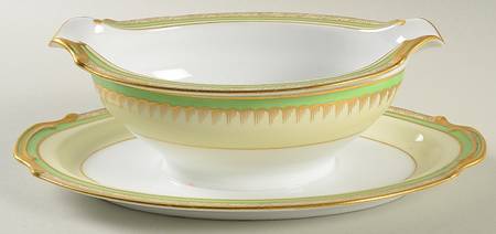Beatrice Gravy Boat with Attached Underplate