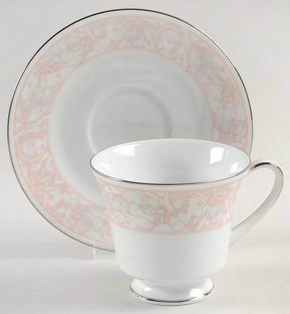 Belle Femmes Footed Cup & Saucer Set