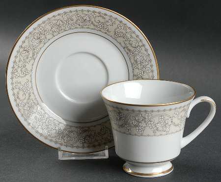 Bella Footed Cup & Saucer Set