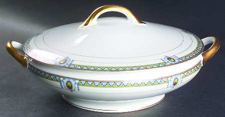 Bellefonte Round Covered Vegetable