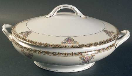Belleclaire Round Covered Vegetable