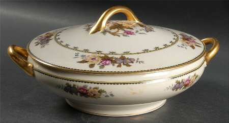 Bellefleur Round Covered Vegetable