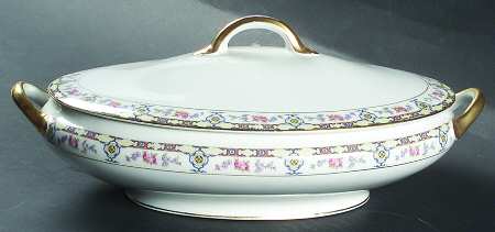 Bellefonte Oval Covered Vegetable