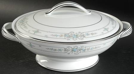Bellfleur Round Covered Vegetable