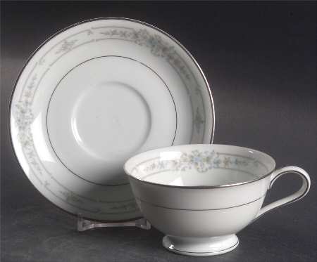 Bellfleur Footed Cup & Saucer Set