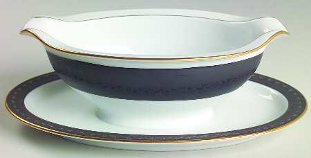 Benedicta Gravy Boat with Attached Underplate
