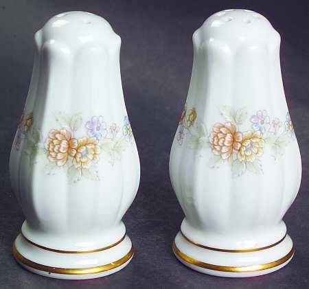 Benita Salt & Pepper Set