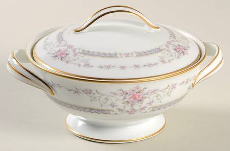 Benton Sugar Bowl & Lid