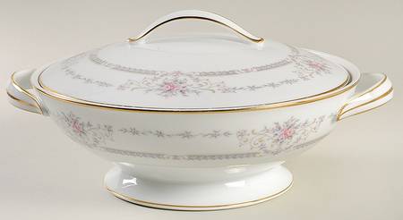 Benton Round Covered Vegetable