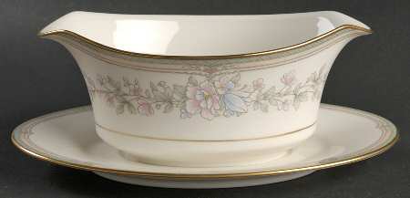 Bentley Gravy Boat with Attached Underplate
