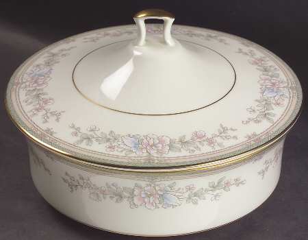 Bentley Large Round Covered Vegetable