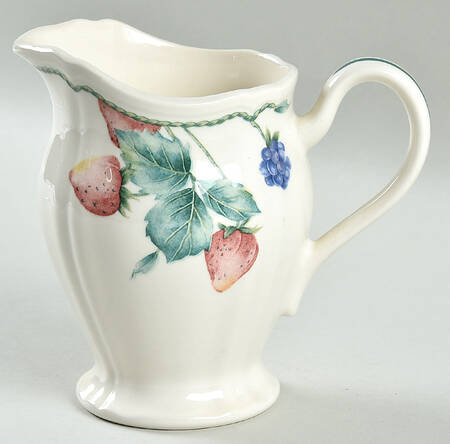 Berryvine Creamer