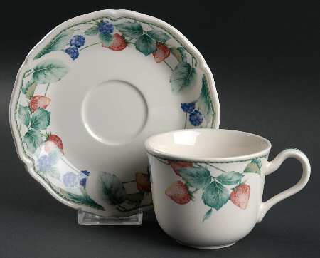 Berryvine Flat Cup & Saucer Set