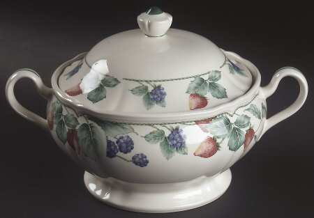 Berryvine Round Covered Vegetable
