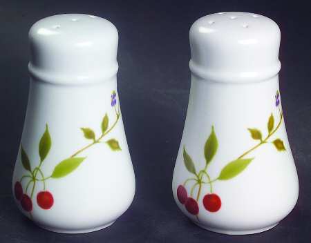 Berries 'n Such Salt & Pepper Set