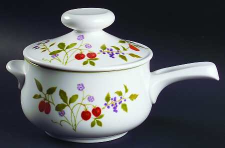Berries 'n Such 1.25 Qt Round Covered Casserole