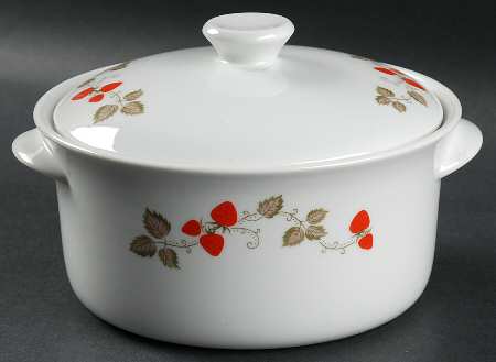 Berry Time 1.25 Qt Round Covered Casserole