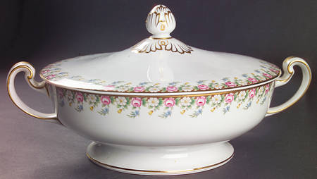 Beverly Round Covered Vegetable