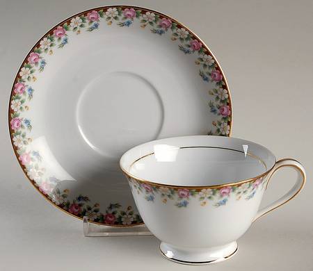 Beverly Footed Cup & Saucer Set