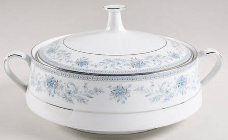 Blue Hill Round Covered Vegetable