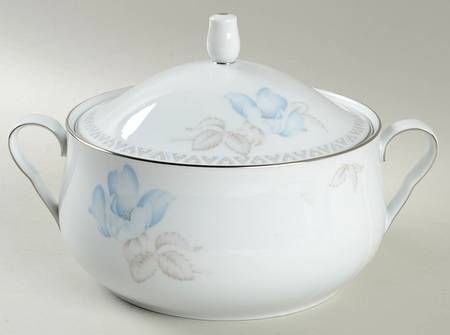 Blue Orient Round Covered Vegetable