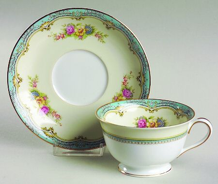 Bluaster Footed Cup & Saucer Set