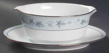 Bluecourt Gravy Boat with Attached Underplate
