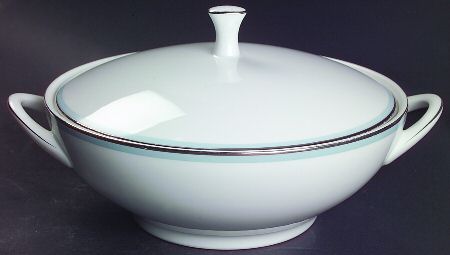 Bluetone Round Covered Vegetable