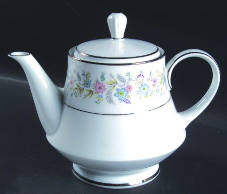 Blythe Teapot & Lid