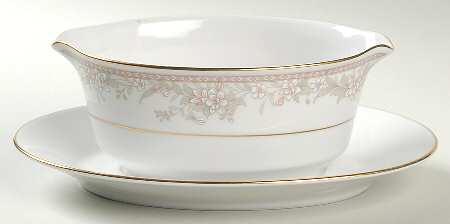 Bonaventure Gravy Boat with Attached Underplate