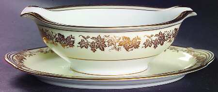 Bordeaux Gravy Boat with Attached Underplate