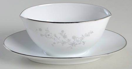 Breeze Gravy Boat with Attached Underplate