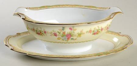 Breton Gravy Boat with Attached Underplate